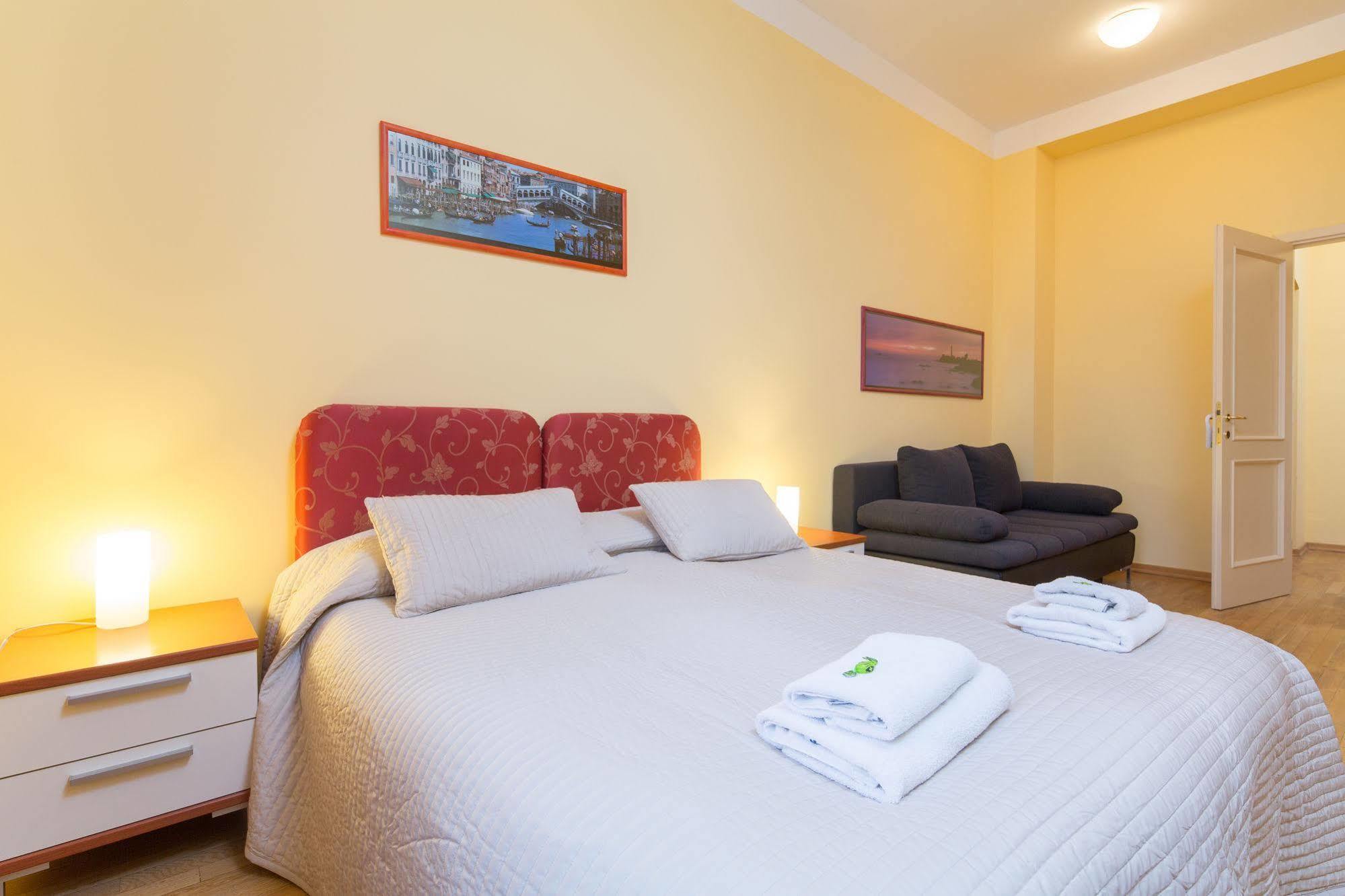 City Lounge Hotel Прага Экстерьер фото