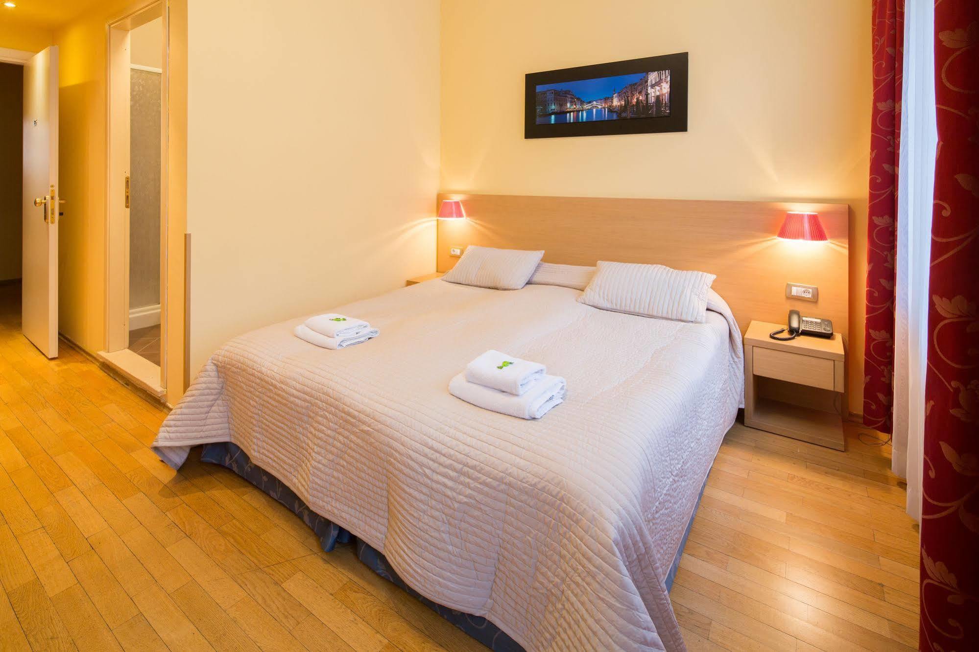 City Lounge Hotel Прага Экстерьер фото