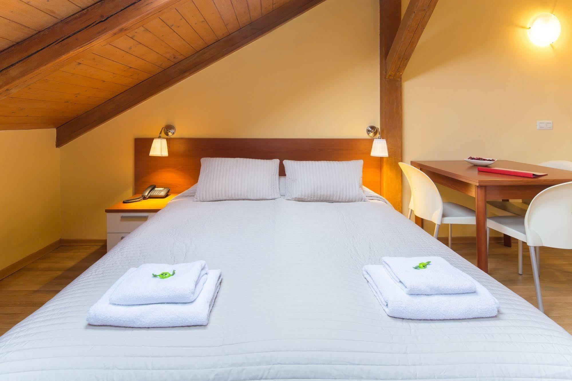 City Lounge Hotel Прага Экстерьер фото