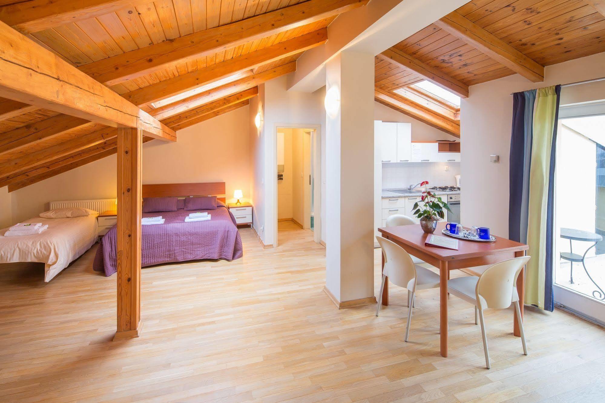 City Lounge Hotel Прага Экстерьер фото
