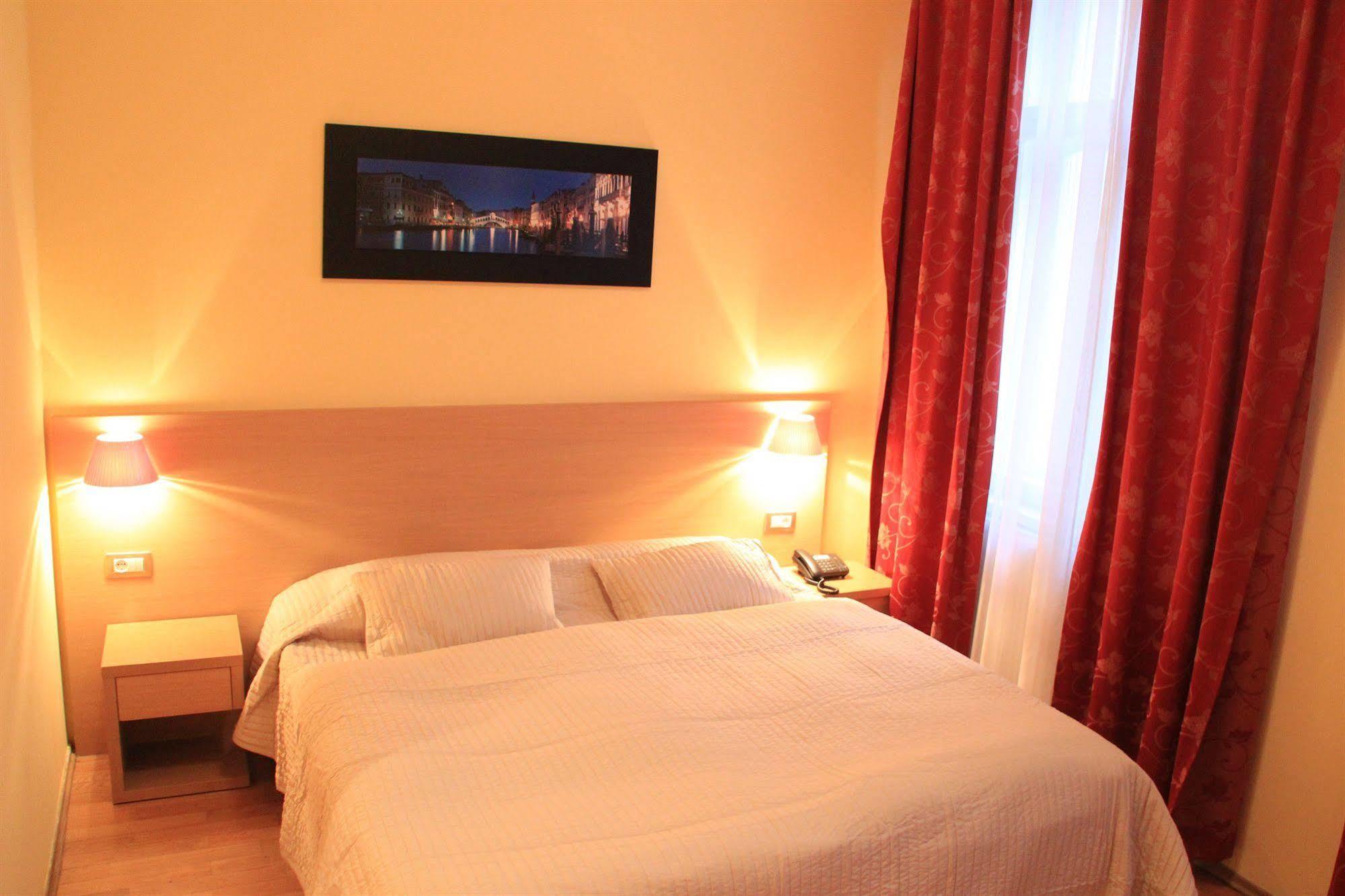 City Lounge Hotel Прага Экстерьер фото